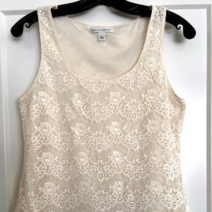 White/cream lace sleeveless top Banana Republic in good condition. Office wear